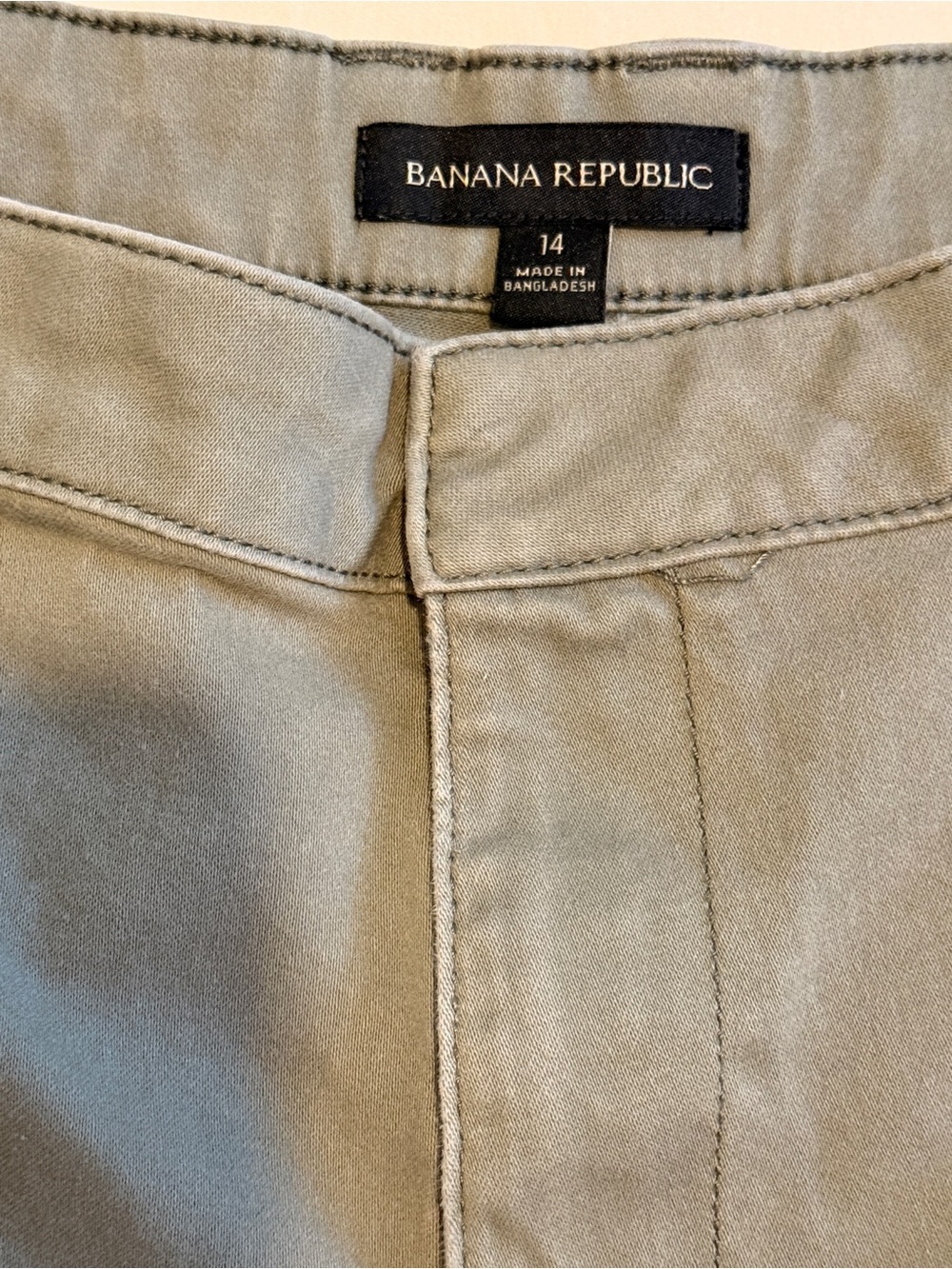 Banana Republic Woman's Olive Green Chino Shorts - Picture 3 of 3